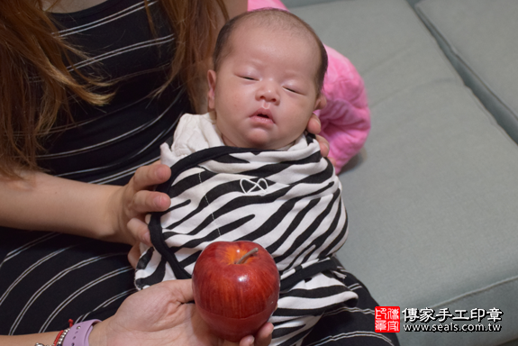 滿月剃頭、嬰兒剃頭、嬰兒理髮、寶寶剃頭、寶寶理髮、到府剃頭、到府嬰兒剃頭、到府滿月剃頭理髮。桃園滿月剃頭、桃園嬰兒剃頭、桃園嬰兒理髮、桃園寶寶剃頭、桃園寶寶理髮、桃園到府剃頭、桃園到府嬰兒剃頭、桃園到府滿月剃頭理髮。八德滿月剃頭、八德嬰兒剃頭、八德嬰兒理髮、八德寶寶剃頭、八德寶寶理髮、八德到府剃頭、八德到府嬰兒剃頭、八德到府滿月剃頭理髮。林寶寶(桃園八德區)--製作胎毛筆、臍帶章、嬰兒三寶。「寶寶滿月剃頭理髮、到府嬰兒滿月理髮」祝福和活動紀錄。照片8