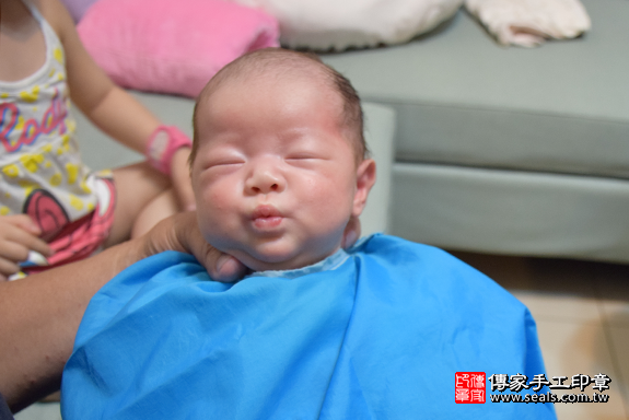 滿月剃頭、嬰兒剃頭、嬰兒理髮、寶寶剃頭、寶寶理髮、到府剃頭、到府嬰兒剃頭、到府滿月剃頭理髮。桃園滿月剃頭、桃園嬰兒剃頭、桃園嬰兒理髮、桃園寶寶剃頭、桃園寶寶理髮、桃園到府剃頭、桃園到府嬰兒剃頭、桃園到府滿月剃頭理髮。八德滿月剃頭、八德嬰兒剃頭、八德嬰兒理髮、八德寶寶剃頭、八德寶寶理髮、八德到府剃頭、八德到府嬰兒剃頭、八德到府滿月剃頭理髮。林寶寶(桃園八德區)--製作胎毛筆、臍帶章、嬰兒三寶。「寶寶滿月剃頭理髮、到府嬰兒滿月理髮」祝福和活動紀錄。照片16