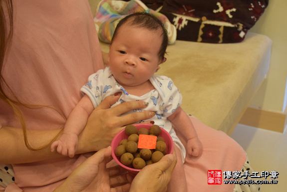 滿月剃頭、嬰兒剃頭、嬰兒理髮、寶寶剃頭、寶寶理髮、到府剃頭、到府嬰兒剃頭、到府滿月剃頭理髮。基隆滿月剃頭、基隆嬰兒剃頭、基隆嬰兒理髮、基隆寶寶剃頭、基隆寶寶理髮、基隆到府剃頭、基隆到府嬰兒剃頭、基隆到府滿月剃頭理髮。安樂滿月剃頭、安樂嬰兒剃頭、安樂嬰兒理髮、安樂寶寶剃頭、安樂寶寶理髮、安樂到府剃頭、安樂到府嬰兒剃頭、安樂到府滿月剃頭理髮。林寶寶(基隆安樂區)--製作胎毛筆、臍帶章、嬰兒三寶。「寶寶滿月剃頭理髮、到府嬰兒滿月理髮」祝福和活動紀錄。照片8