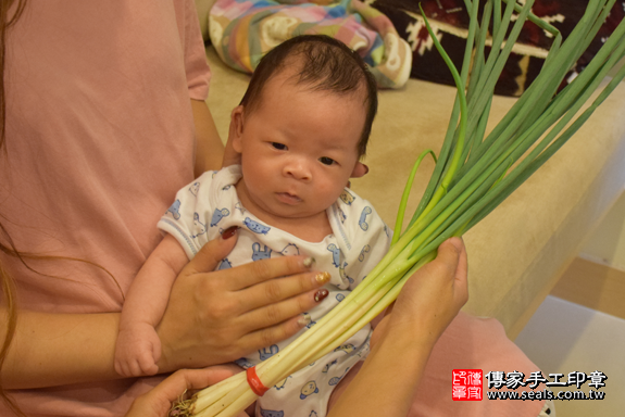 滿月剃頭、嬰兒剃頭、嬰兒理髮、寶寶剃頭、寶寶理髮、到府剃頭、到府嬰兒剃頭、到府滿月剃頭理髮。基隆滿月剃頭、基隆嬰兒剃頭、基隆嬰兒理髮、基隆寶寶剃頭、基隆寶寶理髮、基隆到府剃頭、基隆到府嬰兒剃頭、基隆到府滿月剃頭理髮。安樂滿月剃頭、安樂嬰兒剃頭、安樂嬰兒理髮、安樂寶寶剃頭、安樂寶寶理髮、安樂到府剃頭、安樂到府嬰兒剃頭、安樂到府滿月剃頭理髮。林寶寶(基隆安樂區)--製作胎毛筆、臍帶章、嬰兒三寶。「寶寶滿月剃頭理髮、到府嬰兒滿月理髮」祝福和活動紀錄。照片13