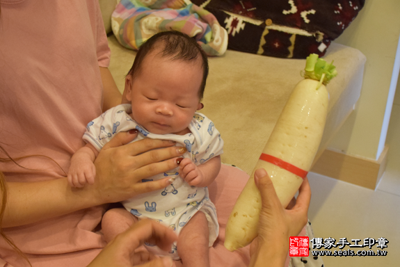 滿月剃頭、嬰兒剃頭、嬰兒理髮、寶寶剃頭、寶寶理髮、到府剃頭、到府嬰兒剃頭、到府滿月剃頭理髮。基隆滿月剃頭、基隆嬰兒剃頭、基隆嬰兒理髮、基隆寶寶剃頭、基隆寶寶理髮、基隆到府剃頭、基隆到府嬰兒剃頭、基隆到府滿月剃頭理髮。安樂滿月剃頭、安樂嬰兒剃頭、安樂嬰兒理髮、安樂寶寶剃頭、安樂寶寶理髮、安樂到府剃頭、安樂到府嬰兒剃頭、安樂到府滿月剃頭理髮。林寶寶(基隆安樂區)--製作胎毛筆、臍帶章、嬰兒三寶。「寶寶滿月剃頭理髮、到府嬰兒滿月理髮」祝福和活動紀錄。照片14