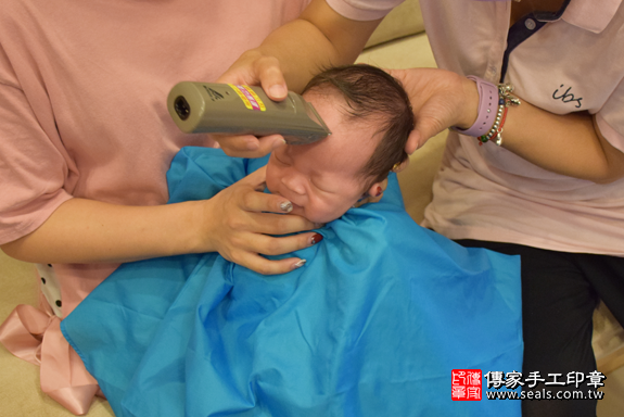 滿月剃頭、嬰兒剃頭、嬰兒理髮、寶寶剃頭、寶寶理髮、到府剃頭、到府嬰兒剃頭、到府滿月剃頭理髮。基隆滿月剃頭、基隆嬰兒剃頭、基隆嬰兒理髮、基隆寶寶剃頭、基隆寶寶理髮、基隆到府剃頭、基隆到府嬰兒剃頭、基隆到府滿月剃頭理髮。安樂滿月剃頭、安樂嬰兒剃頭、安樂嬰兒理髮、安樂寶寶剃頭、安樂寶寶理髮、安樂到府剃頭、安樂到府嬰兒剃頭、安樂到府滿月剃頭理髮。林寶寶(基隆安樂區)--製作胎毛筆、臍帶章、嬰兒三寶。「寶寶滿月剃頭理髮、到府嬰兒滿月理髮」祝福和活動紀錄。照片18