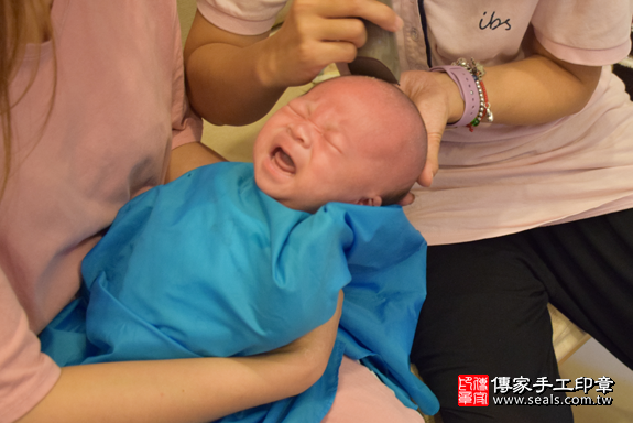 滿月剃頭、嬰兒剃頭、嬰兒理髮、寶寶剃頭、寶寶理髮、到府剃頭、到府嬰兒剃頭、到府滿月剃頭理髮。基隆滿月剃頭、基隆嬰兒剃頭、基隆嬰兒理髮、基隆寶寶剃頭、基隆寶寶理髮、基隆到府剃頭、基隆到府嬰兒剃頭、基隆到府滿月剃頭理髮。安樂滿月剃頭、安樂嬰兒剃頭、安樂嬰兒理髮、安樂寶寶剃頭、安樂寶寶理髮、安樂到府剃頭、安樂到府嬰兒剃頭、安樂到府滿月剃頭理髮。林寶寶(基隆安樂區)--製作胎毛筆、臍帶章、嬰兒三寶。「寶寶滿月剃頭理髮、到府嬰兒滿月理髮」祝福和活動紀錄。照片19