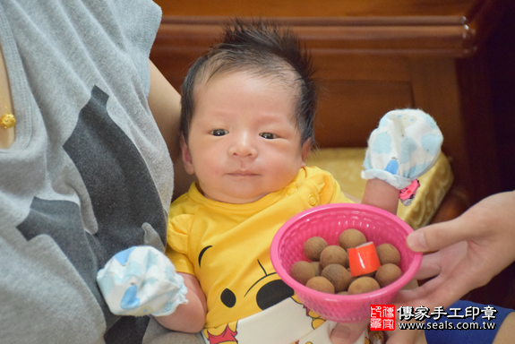 滿月剃頭、嬰兒剃頭、嬰兒理髮、寶寶剃頭、寶寶理髮、到府剃頭、到府嬰兒剃頭、到府滿月剃頭理髮。台中滿月剃頭、台中嬰兒剃頭、台中嬰兒理髮、台中寶寶剃頭、台中寶寶理髮、台中到府剃頭、台中到府嬰兒剃頭、台中到府滿月剃頭理髮。沙鹿滿月剃頭、沙鹿嬰兒剃頭、沙鹿嬰兒理髮、沙鹿寶寶剃頭、沙鹿寶寶理髮、沙鹿到府剃頭、沙鹿到府嬰兒剃頭、沙鹿到府滿月剃頭理髮。林寶寶(台中沙鹿區)--製作胎毛筆、臍帶章、嬰兒三寶。「寶寶滿月剃頭理髮、到府嬰兒滿月理髮」祝福和活動紀錄。照片7