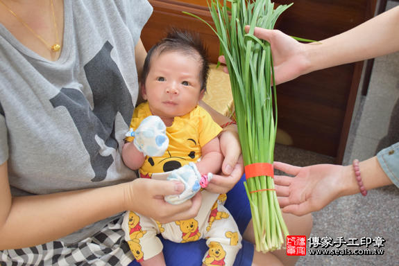 滿月剃頭、嬰兒剃頭、嬰兒理髮、寶寶剃頭、寶寶理髮、到府剃頭、到府嬰兒剃頭、到府滿月剃頭理髮。台中滿月剃頭、台中嬰兒剃頭、台中嬰兒理髮、台中寶寶剃頭、台中寶寶理髮、台中到府剃頭、台中到府嬰兒剃頭、台中到府滿月剃頭理髮。沙鹿滿月剃頭、沙鹿嬰兒剃頭、沙鹿嬰兒理髮、沙鹿寶寶剃頭、沙鹿寶寶理髮、沙鹿到府剃頭、沙鹿到府嬰兒剃頭、沙鹿到府滿月剃頭理髮。林寶寶(台中沙鹿區)--製作胎毛筆、臍帶章、嬰兒三寶。「寶寶滿月剃頭理髮、到府嬰兒滿月理髮」祝福和活動紀錄。照片10