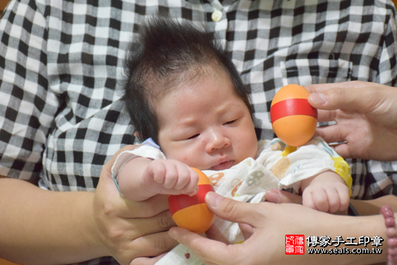 滿月剃頭、嬰兒剃頭、嬰兒理髮、寶寶剃頭、寶寶理髮、到府剃頭、到府嬰兒剃頭、到府滿月剃頭理髮。台中滿月剃頭、台中嬰兒剃頭、台中嬰兒理髮、台中寶寶剃頭、台中寶寶理髮、台中到府剃頭、台中到府嬰兒剃頭、台中到府滿月剃頭理髮。北屯滿月剃頭、北屯嬰兒剃頭、北屯嬰兒理髮、北屯寶寶剃頭、北屯寶寶理髮、北屯到府剃頭、北屯到府嬰兒剃頭、北屯到府滿月剃頭理髮。林寶寶(台中北屯區)--製作胎毛筆、臍帶章、嬰兒三寶。「寶寶滿月剃頭理髮、到府嬰兒滿月理髮」祝福和活動紀錄。照片3