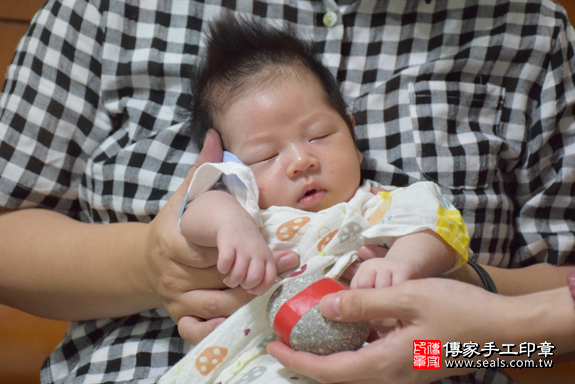 滿月剃頭、嬰兒剃頭、嬰兒理髮、寶寶剃頭、寶寶理髮、到府剃頭、到府嬰兒剃頭、到府滿月剃頭理髮。台中滿月剃頭、台中嬰兒剃頭、台中嬰兒理髮、台中寶寶剃頭、台中寶寶理髮、台中到府剃頭、台中到府嬰兒剃頭、台中到府滿月剃頭理髮。北屯滿月剃頭、北屯嬰兒剃頭、北屯嬰兒理髮、北屯寶寶剃頭、北屯寶寶理髮、北屯到府剃頭、北屯到府嬰兒剃頭、北屯到府滿月剃頭理髮。林寶寶(台中北屯區)--製作胎毛筆、臍帶章、嬰兒三寶。「寶寶滿月剃頭理髮、到府嬰兒滿月理髮」祝福和活動紀錄。照片5