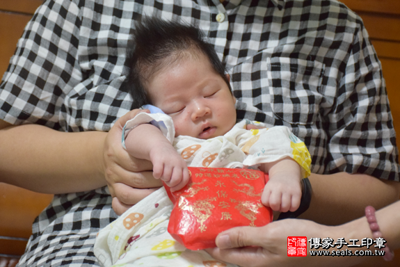 滿月剃頭、嬰兒剃頭、嬰兒理髮、寶寶剃頭、寶寶理髮、到府剃頭、到府嬰兒剃頭、到府滿月剃頭理髮。台中滿月剃頭、台中嬰兒剃頭、台中嬰兒理髮、台中寶寶剃頭、台中寶寶理髮、台中到府剃頭、台中到府嬰兒剃頭、台中到府滿月剃頭理髮。北屯滿月剃頭、北屯嬰兒剃頭、北屯嬰兒理髮、北屯寶寶剃頭、北屯寶寶理髮、北屯到府剃頭、北屯到府嬰兒剃頭、北屯到府滿月剃頭理髮。林寶寶(台中北屯區)--製作胎毛筆、臍帶章、嬰兒三寶。「寶寶滿月剃頭理髮、到府嬰兒滿月理髮」祝福和活動紀錄。照片6