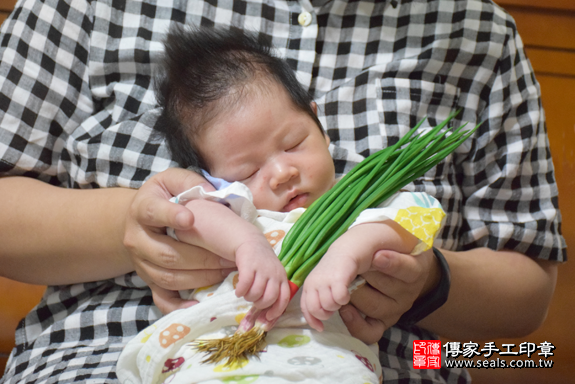 滿月剃頭、嬰兒剃頭、嬰兒理髮、寶寶剃頭、寶寶理髮、到府剃頭、到府嬰兒剃頭、到府滿月剃頭理髮。台中滿月剃頭、台中嬰兒剃頭、台中嬰兒理髮、台中寶寶剃頭、台中寶寶理髮、台中到府剃頭、台中到府嬰兒剃頭、台中到府滿月剃頭理髮。北屯滿月剃頭、北屯嬰兒剃頭、北屯嬰兒理髮、北屯寶寶剃頭、北屯寶寶理髮、北屯到府剃頭、北屯到府嬰兒剃頭、北屯到府滿月剃頭理髮。林寶寶(台中北屯區)--製作胎毛筆、臍帶章、嬰兒三寶。「寶寶滿月剃頭理髮、到府嬰兒滿月理髮」祝福和活動紀錄。照片8