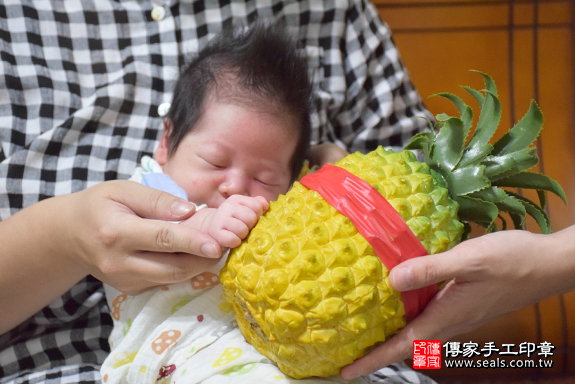 滿月剃頭、嬰兒剃頭、嬰兒理髮、寶寶剃頭、寶寶理髮、到府剃頭、到府嬰兒剃頭、到府滿月剃頭理髮。台中滿月剃頭、台中嬰兒剃頭、台中嬰兒理髮、台中寶寶剃頭、台中寶寶理髮、台中到府剃頭、台中到府嬰兒剃頭、台中到府滿月剃頭理髮。北屯滿月剃頭、北屯嬰兒剃頭、北屯嬰兒理髮、北屯寶寶剃頭、北屯寶寶理髮、北屯到府剃頭、北屯到府嬰兒剃頭、北屯到府滿月剃頭理髮。林寶寶(台中北屯區)--製作胎毛筆、臍帶章、嬰兒三寶。「寶寶滿月剃頭理髮、到府嬰兒滿月理髮」祝福和活動紀錄。照片11