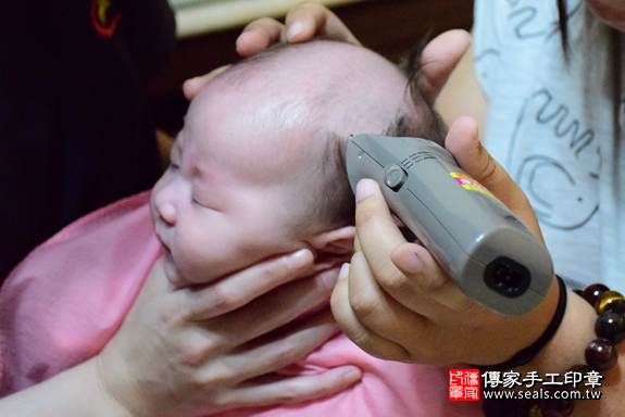 滿月剃頭、嬰兒剃頭、嬰兒理髮、寶寶剃頭、寶寶理髮、到府剃頭、到府嬰兒剃頭、到府滿月剃頭理髮。台中滿月剃頭、台中嬰兒剃頭、台中嬰兒理髮、台中寶寶剃頭、台中寶寶理髮、台中到府剃頭、台中到府嬰兒剃頭、台中到府滿月剃頭理髮。大雅滿月剃頭、大雅嬰兒剃頭、大雅嬰兒理髮、大雅寶寶剃頭、大雅寶寶理髮、大雅到府剃頭、大雅到府嬰兒剃頭、大雅到府滿月剃頭理髮。林寶寶(台中大雅區)--製作胎毛筆、臍帶章、嬰兒三寶。「寶寶滿月剃頭理髮、到府嬰兒滿月理髮」祝福和活動紀錄。照片13