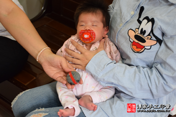 滿月剃頭、嬰兒剃頭、嬰兒理髮、寶寶剃頭、寶寶理髮、到府剃頭、到府嬰兒剃頭、到府滿月剃頭理髮。新竹滿月剃頭、新竹嬰兒剃頭、新竹嬰兒理髮、新竹寶寶剃頭、新竹寶寶理髮、新竹到府剃頭、新竹到府嬰兒剃頭、新竹到府滿月剃頭理髮。關西滿月剃頭、關西嬰兒剃頭、關西嬰兒理髮、關西寶寶剃頭、關西寶寶理髮、關西到府剃頭、關西到府嬰兒剃頭、關西到府滿月剃頭理髮。劉寶寶(新竹關西區)--製作胎毛筆、臍帶章、嬰兒三寶。「寶寶滿月剃頭理髮、到府嬰兒滿月理髮」祝福和活動紀錄。照片5