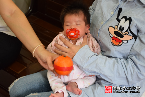 滿月剃頭、嬰兒剃頭、嬰兒理髮、寶寶剃頭、寶寶理髮、到府剃頭、到府嬰兒剃頭、到府滿月剃頭理髮。新竹滿月剃頭、新竹嬰兒剃頭、新竹嬰兒理髮、新竹寶寶剃頭、新竹寶寶理髮、新竹到府剃頭、新竹到府嬰兒剃頭、新竹到府滿月剃頭理髮。關西滿月剃頭、關西嬰兒剃頭、關西嬰兒理髮、關西寶寶剃頭、關西寶寶理髮、關西到府剃頭、關西到府嬰兒剃頭、關西到府滿月剃頭理髮。劉寶寶(新竹關西區)--製作胎毛筆、臍帶章、嬰兒三寶。「寶寶滿月剃頭理髮、到府嬰兒滿月理髮」祝福和活動紀錄。照片9