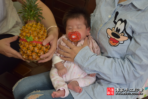 滿月剃頭、嬰兒剃頭、嬰兒理髮、寶寶剃頭、寶寶理髮、到府剃頭、到府嬰兒剃頭、到府滿月剃頭理髮。新竹滿月剃頭、新竹嬰兒剃頭、新竹嬰兒理髮、新竹寶寶剃頭、新竹寶寶理髮、新竹到府剃頭、新竹到府嬰兒剃頭、新竹到府滿月剃頭理髮。關西滿月剃頭、關西嬰兒剃頭、關西嬰兒理髮、關西寶寶剃頭、關西寶寶理髮、關西到府剃頭、關西到府嬰兒剃頭、關西到府滿月剃頭理髮。劉寶寶(新竹關西區)--製作胎毛筆、臍帶章、嬰兒三寶。「寶寶滿月剃頭理髮、到府嬰兒滿月理髮」祝福和活動紀錄。照片14