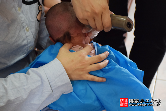 滿月剃頭、嬰兒剃頭、嬰兒理髮、寶寶剃頭、寶寶理髮、到府剃頭、到府嬰兒剃頭、到府滿月剃頭理髮。新竹滿月剃頭、新竹嬰兒剃頭、新竹嬰兒理髮、新竹寶寶剃頭、新竹寶寶理髮、新竹到府剃頭、新竹到府嬰兒剃頭、新竹到府滿月剃頭理髮。關西滿月剃頭、關西嬰兒剃頭、關西嬰兒理髮、關西寶寶剃頭、關西寶寶理髮、關西到府剃頭、關西到府嬰兒剃頭、關西到府滿月剃頭理髮。劉寶寶(新竹關西區)--製作胎毛筆、臍帶章、嬰兒三寶。「寶寶滿月剃頭理髮、到府嬰兒滿月理髮」祝福和活動紀錄。照片19