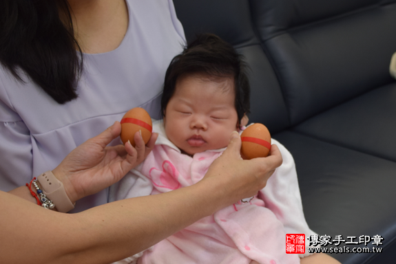 滿月剃頭、嬰兒剃頭、嬰兒理髮、寶寶剃頭、寶寶理髮、到府剃頭、到府嬰兒剃頭、到府滿月剃頭理髮。新北滿月剃頭、新北嬰兒剃頭、新北嬰兒理髮、新北寶寶剃頭、新北寶寶理髮、新北到府剃頭、新北到府嬰兒剃頭、新北到府滿月剃頭理髮。永和滿月剃頭、永和嬰兒剃頭、永和嬰兒理髮、永和寶寶剃頭、永和寶寶理髮、永和到府剃頭、永和到府嬰兒剃頭、永和到府滿月剃頭理髮。吳寶寶(新北永和區)--製作胎毛筆、臍帶章、嬰兒三寶。「寶寶滿月剃頭理髮、到府嬰兒滿月理髮」祝福和活動紀錄。照片3