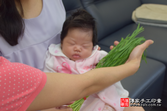 滿月剃頭、嬰兒剃頭、嬰兒理髮、寶寶剃頭、寶寶理髮、到府剃頭、到府嬰兒剃頭、到府滿月剃頭理髮。新北滿月剃頭、新北嬰兒剃頭、新北嬰兒理髮、新北寶寶剃頭、新北寶寶理髮、新北到府剃頭、新北到府嬰兒剃頭、新北到府滿月剃頭理髮。永和滿月剃頭、永和嬰兒剃頭、永和嬰兒理髮、永和寶寶剃頭、永和寶寶理髮、永和到府剃頭、永和到府嬰兒剃頭、永和到府滿月剃頭理髮。吳寶寶(新北永和區)--製作胎毛筆、臍帶章、嬰兒三寶。「寶寶滿月剃頭理髮、到府嬰兒滿月理髮」祝福和活動紀錄。照片10