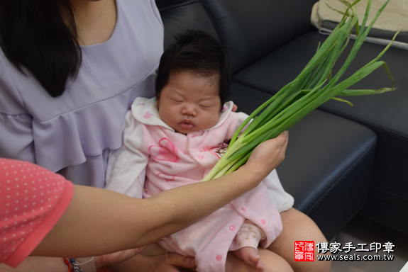 滿月剃頭、嬰兒剃頭、嬰兒理髮、寶寶剃頭、寶寶理髮、到府剃頭、到府嬰兒剃頭、到府滿月剃頭理髮。新北滿月剃頭、新北嬰兒剃頭、新北嬰兒理髮、新北寶寶剃頭、新北寶寶理髮、新北到府剃頭、新北到府嬰兒剃頭、新北到府滿月剃頭理髮。永和滿月剃頭、永和嬰兒剃頭、永和嬰兒理髮、永和寶寶剃頭、永和寶寶理髮、永和到府剃頭、永和到府嬰兒剃頭、永和到府滿月剃頭理髮。吳寶寶(新北永和區)--製作胎毛筆、臍帶章、嬰兒三寶。「寶寶滿月剃頭理髮、到府嬰兒滿月理髮」祝福和活動紀錄。照片12