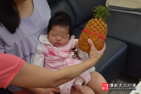 滿月剃頭、嬰兒剃頭、嬰兒理髮、寶寶剃頭、寶寶理髮、到府剃頭、到府嬰兒剃頭、到府滿月剃頭理髮。新北滿月剃頭、新北嬰兒剃頭、新北嬰兒理髮、新北寶寶剃頭、新北寶寶理髮、新北到府剃頭、新北到府嬰兒剃頭、新北到府滿月剃頭理髮。永和滿月剃頭、永和嬰兒剃頭、永和嬰兒理髮、永和寶寶剃頭、永和寶寶理髮、永和到府剃頭、永和到府嬰兒剃頭、永和到府滿月剃頭理髮。吳寶寶(新北永和區)--製作胎毛筆、臍帶章、嬰兒三寶。「寶寶滿月剃頭理髮、到府嬰兒滿月理髮」祝福和活動紀錄。照片14