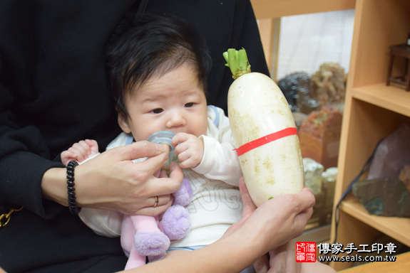 滿月剃頭、嬰兒剃頭、嬰兒理髮、寶寶剃頭、寶寶理髮、到府剃頭、到府嬰兒剃頭、到府滿月剃頭理髮。新北滿月剃頭、新北嬰兒剃頭、新北嬰兒理髮、新北寶寶剃頭、新北寶寶理髮、新北到府剃頭、新北到府嬰兒剃頭、新北到府滿月剃頭理髮。永和滿月剃頭、永和嬰兒剃頭、永和嬰兒理髮、永和寶寶剃頭、永和寶寶理髮、永和到府剃頭、永和到府嬰兒剃頭、永和到府滿月剃頭理髮。呂寶寶(新北永和區)--製作胎毛筆、臍帶章、嬰兒三寶。「寶寶滿月剃頭理髮、到府嬰兒滿月理髮」祝福和活動紀錄。照片14