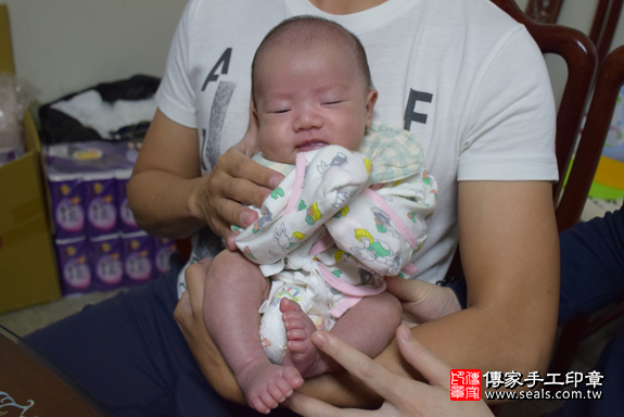 滿月剃頭、嬰兒剃頭、嬰兒理髮、寶寶剃頭、寶寶理髮、到府剃頭、到府嬰兒剃頭、到府滿月剃頭理髮。新北滿月剃頭、新北嬰兒剃頭、新北嬰兒理髮、新北寶寶剃頭、新北寶寶理髮、新北到府剃頭、新北到府嬰兒剃頭、新北到府滿月剃頭理髮。林口滿月剃頭、林口嬰兒剃頭、林口嬰兒理髮、林口寶寶剃頭、林口寶寶理髮、林口到府剃頭、林口到府嬰兒剃頭、林口到府滿月剃頭理髮。林寶寶(新北林口區)--製作胎毛筆、臍帶章、嬰兒三寶。「寶寶滿月剃頭理髮、到府嬰兒滿月理髮」祝福和活動紀錄。照片2