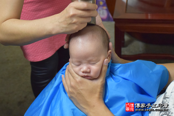 滿月剃頭、嬰兒剃頭、嬰兒理髮、寶寶剃頭、寶寶理髮、到府剃頭、到府嬰兒剃頭、到府滿月剃頭理髮。新北滿月剃頭、新北嬰兒剃頭、新北嬰兒理髮、新北寶寶剃頭、新北寶寶理髮、新北到府剃頭、新北到府嬰兒剃頭、新北到府滿月剃頭理髮。林口滿月剃頭、林口嬰兒剃頭、林口嬰兒理髮、林口寶寶剃頭、林口寶寶理髮、林口到府剃頭、林口到府嬰兒剃頭、林口到府滿月剃頭理髮。林寶寶(新北林口區)--製作胎毛筆、臍帶章、嬰兒三寶。「寶寶滿月剃頭理髮、到府嬰兒滿月理髮」祝福和活動紀錄。照片15