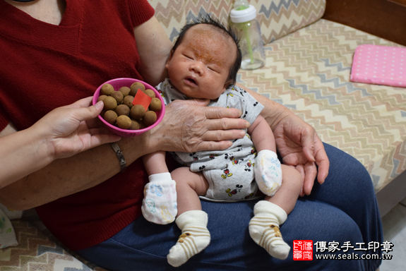 滿月剃頭、嬰兒剃頭、嬰兒理髮、寶寶剃頭、寶寶理髮、到府剃頭、到府嬰兒剃頭、到府滿月剃頭理髮。新北滿月剃頭、新北嬰兒剃頭、新北嬰兒理髮、新北寶寶剃頭、新北寶寶理髮、新北到府剃頭、新北到府嬰兒剃頭、新北到府滿月剃頭理髮。新店滿月剃頭、新店嬰兒剃頭、新店嬰兒理髮、新店寶寶剃頭、新店寶寶理髮、新店到府剃頭、新店到府嬰兒剃頭、新店到府滿月剃頭理髮。林寶寶(新北新店區)--製作胎毛筆、臍帶章、嬰兒三寶。「寶寶滿月剃頭理髮、到府嬰兒滿月理髮」祝福和活動紀錄。照片7