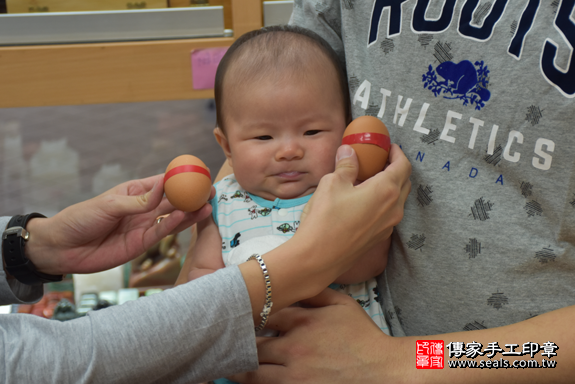 滿月剃頭、嬰兒剃頭、嬰兒理髮、寶寶剃頭、寶寶理髮、到府剃頭、到府嬰兒剃頭、到府滿月剃頭理髮。新北滿月剃頭、新北嬰兒剃頭、新北嬰兒理髮、新北寶寶剃頭、新北寶寶理髮、新北到府剃頭、新北到府嬰兒剃頭、新北到府滿月剃頭理髮。永和滿月剃頭、永和嬰兒剃頭、永和嬰兒理髮、永和寶寶剃頭、永和寶寶理髮、永和到府剃頭、永和到府嬰兒剃頭、永和到府滿月剃頭理髮。林寶寶(新北永和區)--製作胎毛筆、臍帶章、嬰兒三寶。「寶寶滿月剃頭理髮、到府嬰兒滿月理髮」祝福和活動紀錄。照片4