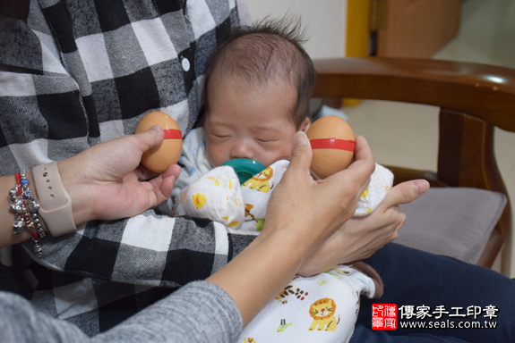 滿月剃頭、嬰兒剃頭、嬰兒理髮、寶寶剃頭、寶寶理髮、到府剃頭、到府嬰兒剃頭、到府滿月剃頭理髮。新北滿月剃頭、新北嬰兒剃頭、新北嬰兒理髮、新北寶寶剃頭、新北寶寶理髮、新北到府剃頭、新北到府嬰兒剃頭、新北到府滿月剃頭理髮。永和滿月剃頭、永和嬰兒剃頭、永和嬰兒理髮、永和寶寶剃頭、永和寶寶理髮、永和到府剃頭、永和到府嬰兒剃頭、永和到府滿月剃頭理髮。林寶寶(新北永和區)--製作胎毛筆、臍帶章、嬰兒三寶。「寶寶滿月剃頭理髮、到府嬰兒滿月理髮」祝福和活動紀錄。照片3