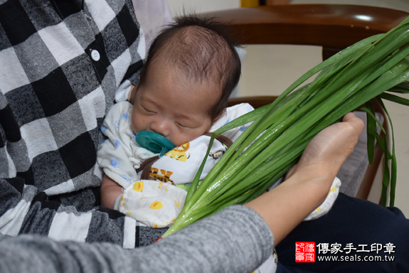 滿月剃頭、嬰兒剃頭、嬰兒理髮、寶寶剃頭、寶寶理髮、到府剃頭、到府嬰兒剃頭、到府滿月剃頭理髮。新北滿月剃頭、新北嬰兒剃頭、新北嬰兒理髮、新北寶寶剃頭、新北寶寶理髮、新北到府剃頭、新北到府嬰兒剃頭、新北到府滿月剃頭理髮。永和滿月剃頭、永和嬰兒剃頭、永和嬰兒理髮、永和寶寶剃頭、永和寶寶理髮、永和到府剃頭、永和到府嬰兒剃頭、永和到府滿月剃頭理髮。林寶寶(新北永和區)--製作胎毛筆、臍帶章、嬰兒三寶。「寶寶滿月剃頭理髮、到府嬰兒滿月理髮」祝福和活動紀錄。照片10