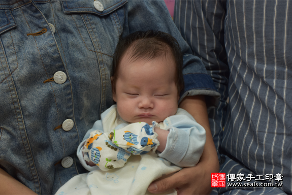 滿月剃頭、嬰兒剃頭、嬰兒理髮、寶寶剃頭、寶寶理髮、到府剃頭、到府嬰兒剃頭、到府滿月剃頭理髮。新北滿月剃頭、新北嬰兒剃頭、新北嬰兒理髮、新北寶寶剃頭、新北寶寶理髮、新北到府剃頭、新北到府嬰兒剃頭、新北到府滿月剃頭理髮。永和滿月剃頭、永和嬰兒剃頭、永和嬰兒理髮、永和寶寶剃頭、永和寶寶理髮、永和到府剃頭、永和到府嬰兒剃頭、永和到府滿月剃頭理髮。林寶寶(新北永和區)--製作胎毛筆、臍帶章、嬰兒三寶。「寶寶滿月剃頭理髮、到府嬰兒滿月理髮」祝福和活動紀錄。照片2