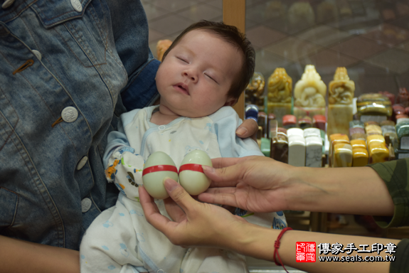 滿月剃頭、嬰兒剃頭、嬰兒理髮、寶寶剃頭、寶寶理髮、到府剃頭、到府嬰兒剃頭、到府滿月剃頭理髮。新北滿月剃頭、新北嬰兒剃頭、新北嬰兒理髮、新北寶寶剃頭、新北寶寶理髮、新北到府剃頭、新北到府嬰兒剃頭、新北到府滿月剃頭理髮。永和滿月剃頭、永和嬰兒剃頭、永和嬰兒理髮、永和寶寶剃頭、永和寶寶理髮、永和到府剃頭、永和到府嬰兒剃頭、永和到府滿月剃頭理髮。林寶寶(新北永和區)--製作胎毛筆、臍帶章、嬰兒三寶。「寶寶滿月剃頭理髮、到府嬰兒滿月理髮」祝福和活動紀錄。照片4