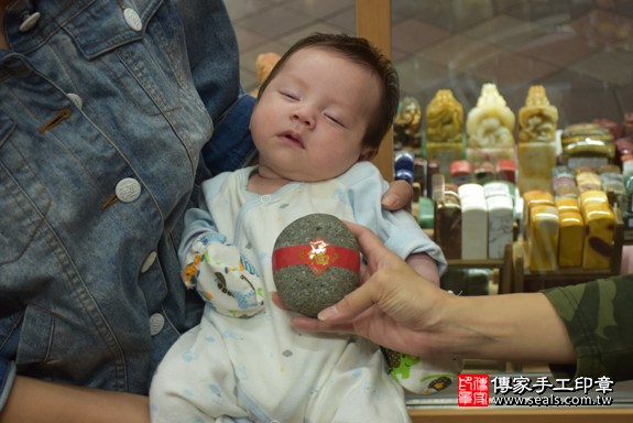 滿月剃頭、嬰兒剃頭、嬰兒理髮、寶寶剃頭、寶寶理髮、到府剃頭、到府嬰兒剃頭、到府滿月剃頭理髮。新北滿月剃頭、新北嬰兒剃頭、新北嬰兒理髮、新北寶寶剃頭、新北寶寶理髮、新北到府剃頭、新北到府嬰兒剃頭、新北到府滿月剃頭理髮。永和滿月剃頭、永和嬰兒剃頭、永和嬰兒理髮、永和寶寶剃頭、永和寶寶理髮、永和到府剃頭、永和到府嬰兒剃頭、永和到府滿月剃頭理髮。林寶寶(新北永和區)--製作胎毛筆、臍帶章、嬰兒三寶。「寶寶滿月剃頭理髮、到府嬰兒滿月理髮」祝福和活動紀錄。照片5