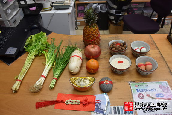 滿月剃頭、嬰兒剃頭、嬰兒理髮、寶寶剃頭、寶寶理髮、到府剃頭、到府嬰兒剃頭、到府滿月剃頭理髮。新北滿月剃頭、新北嬰兒剃頭、新北嬰兒理髮、新北寶寶剃頭、新北寶寶理髮、新北到府剃頭、新北到府嬰兒剃頭、新北到府滿月剃頭理髮。永和滿月剃頭、永和嬰兒剃頭、永和嬰兒理髮、永和寶寶剃頭、永和寶寶理髮、永和到府剃頭、永和到府嬰兒剃頭、永和到府滿月剃頭理髮。林寶寶(新北永和區)--製作胎毛筆、臍帶章、嬰兒三寶。「寶寶滿月剃頭理髮、到府嬰兒滿月理髮」祝福和活動紀錄。照片1