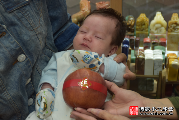 滿月剃頭、嬰兒剃頭、嬰兒理髮、寶寶剃頭、寶寶理髮、到府剃頭、到府嬰兒剃頭、到府滿月剃頭理髮。新北滿月剃頭、新北嬰兒剃頭、新北嬰兒理髮、新北寶寶剃頭、新北寶寶理髮、新北到府剃頭、新北到府嬰兒剃頭、新北到府滿月剃頭理髮。永和滿月剃頭、永和嬰兒剃頭、永和嬰兒理髮、永和寶寶剃頭、永和寶寶理髮、永和到府剃頭、永和到府嬰兒剃頭、永和到府滿月剃頭理髮。林寶寶(新北永和區)--製作胎毛筆、臍帶章、嬰兒三寶。「寶寶滿月剃頭理髮、到府嬰兒滿月理髮」祝福和活動紀錄。照片7