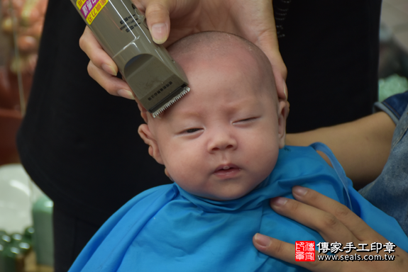 滿月剃頭、嬰兒剃頭、嬰兒理髮、寶寶剃頭、寶寶理髮、到府剃頭、到府嬰兒剃頭、到府滿月剃頭理髮。新北滿月剃頭、新北嬰兒剃頭、新北嬰兒理髮、新北寶寶剃頭、新北寶寶理髮、新北到府剃頭、新北到府嬰兒剃頭、新北到府滿月剃頭理髮。永和滿月剃頭、永和嬰兒剃頭、永和嬰兒理髮、永和寶寶剃頭、永和寶寶理髮、永和到府剃頭、永和到府嬰兒剃頭、永和到府滿月剃頭理髮。林寶寶(新北永和區)--製作胎毛筆、臍帶章、嬰兒三寶。「寶寶滿月剃頭理髮、到府嬰兒滿月理髮」祝福和活動紀錄。照片19