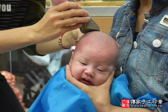 滿月剃頭、嬰兒剃頭、嬰兒理髮、寶寶剃頭、寶寶理髮、到府剃頭、到府嬰兒剃頭、到府滿月剃頭理髮。新北滿月剃頭、新北嬰兒剃頭、新北嬰兒理髮、新北寶寶剃頭、新北寶寶理髮、新北到府剃頭、新北到府嬰兒剃頭、新北到府滿月剃頭理髮。永和滿月剃頭、永和嬰兒剃頭、永和嬰兒理髮、永和寶寶剃頭、永和寶寶理髮、永和到府剃頭、永和到府嬰兒剃頭、永和到府滿月剃頭理髮。林寶寶(新北永和區)--製作胎毛筆、臍帶章、嬰兒三寶。「寶寶滿月剃頭理髮、到府嬰兒滿月理髮」祝福和活動紀錄。照片18