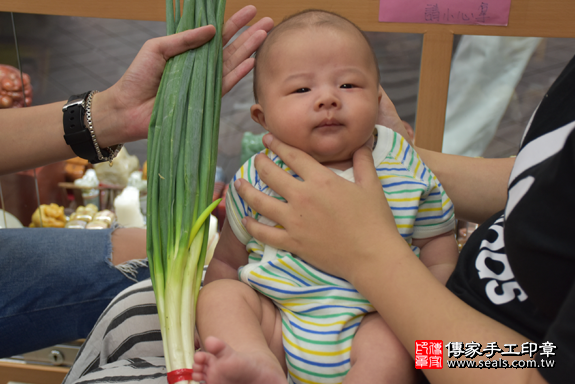 滿月剃頭、嬰兒剃頭、嬰兒理髮、寶寶剃頭、寶寶理髮、到府剃頭、到府嬰兒剃頭、到府滿月剃頭理髮。新北滿月剃頭、新北嬰兒剃頭、新北嬰兒理髮、新北寶寶剃頭、新北寶寶理髮、新北到府剃頭、新北到府嬰兒剃頭、新北到府滿月剃頭理髮。永和滿月剃頭、永和嬰兒剃頭、永和嬰兒理髮、永和寶寶剃頭、永和寶寶理髮、永和到府剃頭、永和到府嬰兒剃頭、永和到府滿月剃頭理髮。賴寶寶(新北永和區)--製作胎毛筆、臍帶章、嬰兒三寶。「寶寶滿月剃頭理髮、到府嬰兒滿月理髮」祝福和活動紀錄。照片11