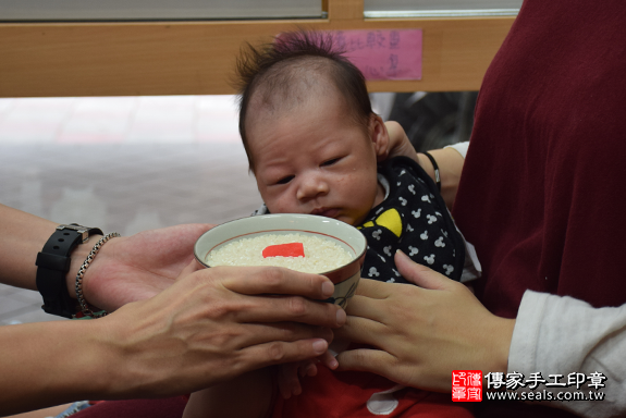 滿月剃頭、嬰兒剃頭、嬰兒理髮、寶寶剃頭、寶寶理髮、到府剃頭、到府嬰兒剃頭、到府滿月剃頭理髮。新北滿月剃頭、新北嬰兒剃頭、新北嬰兒理髮、新北寶寶剃頭、新北寶寶理髮、新北到府剃頭、新北到府嬰兒剃頭、新北到府滿月剃頭理髮。永和滿月剃頭、永和嬰兒剃頭、永和嬰兒理髮、永和寶寶剃頭、永和寶寶理髮、永和到府剃頭、永和到府嬰兒剃頭、永和到府滿月剃頭理髮。吳寶寶(新北永和區)--製作胎毛筆、臍帶章、嬰兒三寶。「寶寶滿月剃頭理髮、到府嬰兒滿月理髮」祝福和活動紀錄。照片7
