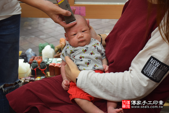 滿月剃頭、嬰兒剃頭、嬰兒理髮、寶寶剃頭、寶寶理髮、到府剃頭、到府嬰兒剃頭、到府滿月剃頭理髮。新北滿月剃頭、新北嬰兒剃頭、新北嬰兒理髮、新北寶寶剃頭、新北寶寶理髮、新北到府剃頭、新北到府嬰兒剃頭、新北到府滿月剃頭理髮。永和滿月剃頭、永和嬰兒剃頭、永和嬰兒理髮、永和寶寶剃頭、永和寶寶理髮、永和到府剃頭、永和到府嬰兒剃頭、永和到府滿月剃頭理髮。吳寶寶(新北永和區)--製作胎毛筆、臍帶章、嬰兒三寶。「寶寶滿月剃頭理髮、到府嬰兒滿月理髮」祝福和活動紀錄。照片20