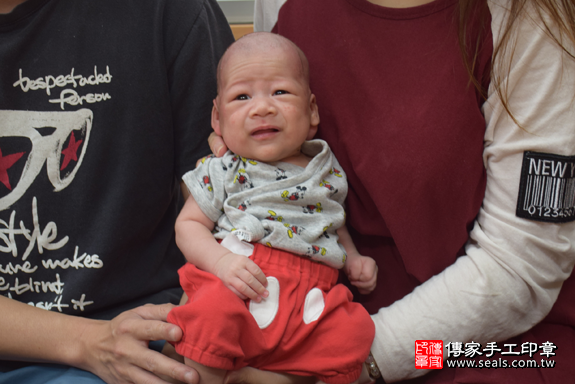 滿月剃頭、嬰兒剃頭、嬰兒理髮、寶寶剃頭、寶寶理髮、到府剃頭、到府嬰兒剃頭、到府滿月剃頭理髮。新北滿月剃頭、新北嬰兒剃頭、新北嬰兒理髮、新北寶寶剃頭、新北寶寶理髮、新北到府剃頭、新北到府嬰兒剃頭、新北到府滿月剃頭理髮。永和滿月剃頭、永和嬰兒剃頭、永和嬰兒理髮、永和寶寶剃頭、永和寶寶理髮、永和到府剃頭、永和到府嬰兒剃頭、永和到府滿月剃頭理髮。吳寶寶(新北永和區)--製作胎毛筆、臍帶章、嬰兒三寶。「寶寶滿月剃頭理髮、到府嬰兒滿月理髮」祝福和活動紀錄。照片21