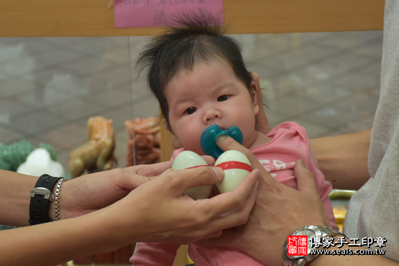 滿月剃頭、嬰兒剃頭、嬰兒理髮、寶寶剃頭、寶寶理髮、到府剃頭、到府嬰兒剃頭、到府滿月剃頭理髮。新北滿月剃頭、新北嬰兒剃頭、新北嬰兒理髮、新北寶寶剃頭、新北寶寶理髮、新北到府剃頭、新北到府嬰兒剃頭、新北到府滿月剃頭理髮。永和滿月剃頭、永和嬰兒剃頭、永和嬰兒理髮、永和寶寶剃頭、永和寶寶理髮、永和到府剃頭、永和到府嬰兒剃頭、永和到府滿月剃頭理髮。高寶寶(新北永和區)--製作胎毛筆、臍帶章、嬰兒三寶。「寶寶滿月剃頭理髮、到府嬰兒滿月理髮」祝福和活動紀錄。照片5