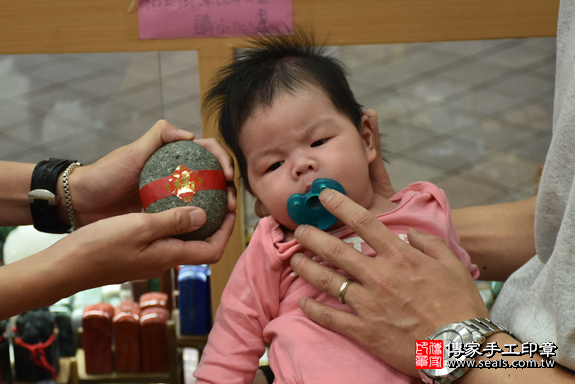 滿月剃頭、嬰兒剃頭、嬰兒理髮、寶寶剃頭、寶寶理髮、到府剃頭、到府嬰兒剃頭、到府滿月剃頭理髮。新北滿月剃頭、新北嬰兒剃頭、新北嬰兒理髮、新北寶寶剃頭、新北寶寶理髮、新北到府剃頭、新北到府嬰兒剃頭、新北到府滿月剃頭理髮。永和滿月剃頭、永和嬰兒剃頭、永和嬰兒理髮、永和寶寶剃頭、永和寶寶理髮、永和到府剃頭、永和到府嬰兒剃頭、永和到府滿月剃頭理髮。高寶寶(新北永和區)--製作胎毛筆、臍帶章、嬰兒三寶。「寶寶滿月剃頭理髮、到府嬰兒滿月理髮」祝福和活動紀錄。照片6