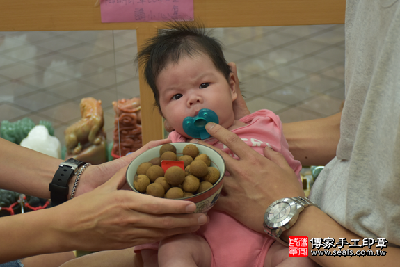 滿月剃頭、嬰兒剃頭、嬰兒理髮、寶寶剃頭、寶寶理髮、到府剃頭、到府嬰兒剃頭、到府滿月剃頭理髮。新北滿月剃頭、新北嬰兒剃頭、新北嬰兒理髮、新北寶寶剃頭、新北寶寶理髮、新北到府剃頭、新北到府嬰兒剃頭、新北到府滿月剃頭理髮。永和滿月剃頭、永和嬰兒剃頭、永和嬰兒理髮、永和寶寶剃頭、永和寶寶理髮、永和到府剃頭、永和到府嬰兒剃頭、永和到府滿月剃頭理髮。高寶寶(新北永和區)--製作胎毛筆、臍帶章、嬰兒三寶。「寶寶滿月剃頭理髮、到府嬰兒滿月理髮」祝福和活動紀錄。照片8