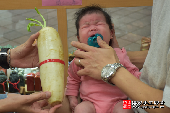 滿月剃頭、嬰兒剃頭、嬰兒理髮、寶寶剃頭、寶寶理髮、到府剃頭、到府嬰兒剃頭、到府滿月剃頭理髮。新北滿月剃頭、新北嬰兒剃頭、新北嬰兒理髮、新北寶寶剃頭、新北寶寶理髮、新北到府剃頭、新北到府嬰兒剃頭、新北到府滿月剃頭理髮。永和滿月剃頭、永和嬰兒剃頭、永和嬰兒理髮、永和寶寶剃頭、永和寶寶理髮、永和到府剃頭、永和到府嬰兒剃頭、永和到府滿月剃頭理髮。高寶寶(新北永和區)--製作胎毛筆、臍帶章、嬰兒三寶。「寶寶滿月剃頭理髮、到府嬰兒滿月理髮」祝福和活動紀錄。照片14