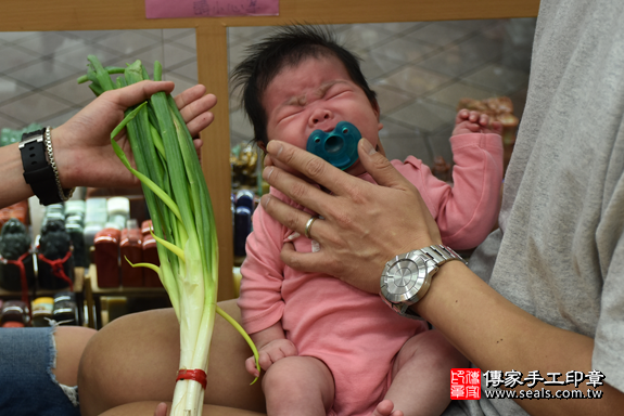 滿月剃頭、嬰兒剃頭、嬰兒理髮、寶寶剃頭、寶寶理髮、到府剃頭、到府嬰兒剃頭、到府滿月剃頭理髮。新北滿月剃頭、新北嬰兒剃頭、新北嬰兒理髮、新北寶寶剃頭、新北寶寶理髮、新北到府剃頭、新北到府嬰兒剃頭、新北到府滿月剃頭理髮。永和滿月剃頭、永和嬰兒剃頭、永和嬰兒理髮、永和寶寶剃頭、永和寶寶理髮、永和到府剃頭、永和到府嬰兒剃頭、永和到府滿月剃頭理髮。高寶寶(新北永和區)--製作胎毛筆、臍帶章、嬰兒三寶。「寶寶滿月剃頭理髮、到府嬰兒滿月理髮」祝福和活動紀錄。照片13