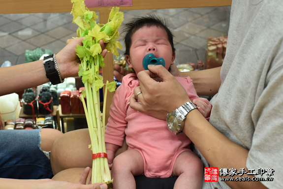 滿月剃頭、嬰兒剃頭、嬰兒理髮、寶寶剃頭、寶寶理髮、到府剃頭、到府嬰兒剃頭、到府滿月剃頭理髮。新北滿月剃頭、新北嬰兒剃頭、新北嬰兒理髮、新北寶寶剃頭、新北寶寶理髮、新北到府剃頭、新北到府嬰兒剃頭、新北到府滿月剃頭理髮。永和滿月剃頭、永和嬰兒剃頭、永和嬰兒理髮、永和寶寶剃頭、永和寶寶理髮、永和到府剃頭、永和到府嬰兒剃頭、永和到府滿月剃頭理髮。高寶寶(新北永和區)--製作胎毛筆、臍帶章、嬰兒三寶。「寶寶滿月剃頭理髮、到府嬰兒滿月理髮」祝福和活動紀錄。照片12