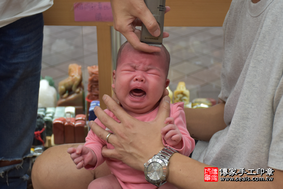 滿月剃頭、嬰兒剃頭、嬰兒理髮、寶寶剃頭、寶寶理髮、到府剃頭、到府嬰兒剃頭、到府滿月剃頭理髮。新北滿月剃頭、新北嬰兒剃頭、新北嬰兒理髮、新北寶寶剃頭、新北寶寶理髮、新北到府剃頭、新北到府嬰兒剃頭、新北到府滿月剃頭理髮。永和滿月剃頭、永和嬰兒剃頭、永和嬰兒理髮、永和寶寶剃頭、永和寶寶理髮、永和到府剃頭、永和到府嬰兒剃頭、永和到府滿月剃頭理髮。高寶寶(新北永和區)--製作胎毛筆、臍帶章、嬰兒三寶。「寶寶滿月剃頭理髮、到府嬰兒滿月理髮」祝福和活動紀錄。照片21