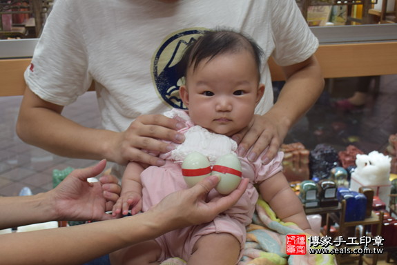 滿月剃頭、嬰兒剃頭、嬰兒理髮、寶寶剃頭、寶寶理髮、到府剃頭、到府嬰兒剃頭、到府滿月剃頭理髮。新北滿月剃頭、新北嬰兒剃頭、新北嬰兒理髮、新北寶寶剃頭、新北寶寶理髮、新北到府剃頭、新北到府嬰兒剃頭、新北到府滿月剃頭理髮。永和滿月剃頭、永和嬰兒剃頭、永和嬰兒理髮、永和寶寶剃頭、永和寶寶理髮、永和到府剃頭、永和到府嬰兒剃頭、永和到府滿月剃頭理髮。高寶寶(新北永和區)--製作胎毛筆、臍帶章、嬰兒三寶。「寶寶滿月剃頭理髮、到府嬰兒滿月理髮」祝福和活動紀錄。照片4