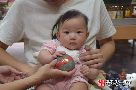 滿月剃頭、嬰兒剃頭、嬰兒理髮、寶寶剃頭、寶寶理髮、到府剃頭、到府嬰兒剃頭、到府滿月剃頭理髮。新北滿月剃頭、新北嬰兒剃頭、新北嬰兒理髮、新北寶寶剃頭、新北寶寶理髮、新北到府剃頭、新北到府嬰兒剃頭、新北到府滿月剃頭理髮。永和滿月剃頭、永和嬰兒剃頭、永和嬰兒理髮、永和寶寶剃頭、永和寶寶理髮、永和到府剃頭、永和到府嬰兒剃頭、永和到府滿月剃頭理髮。高寶寶(新北永和區)--製作胎毛筆、臍帶章、嬰兒三寶。「寶寶滿月剃頭理髮、到府嬰兒滿月理髮」祝福和活動紀錄。照片5